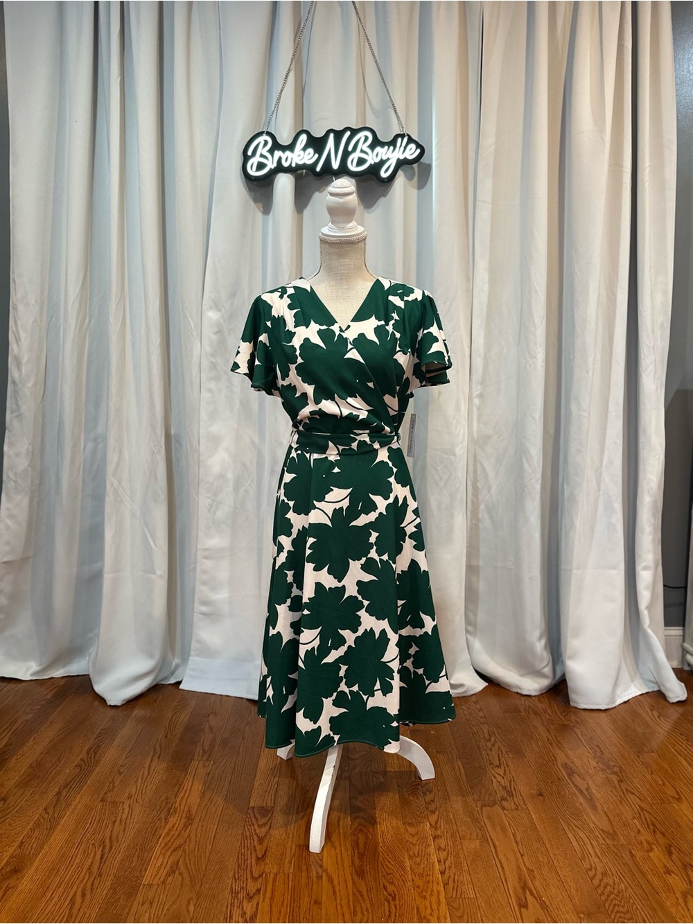 Shelby & Palmer green  foliage pattern fit flare home maker dress 10 NWT